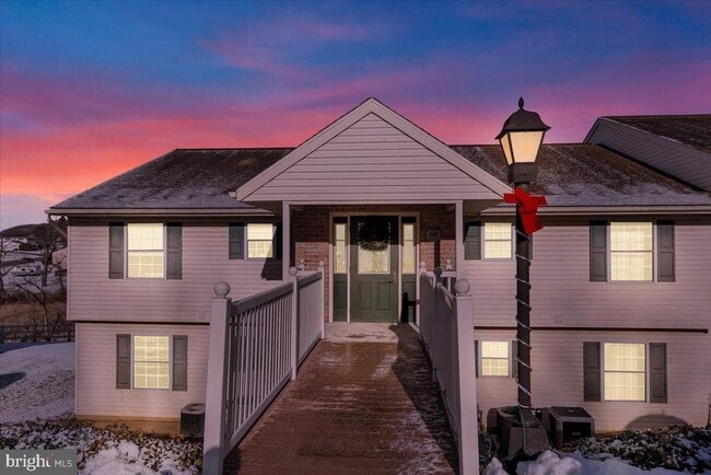 Building Photo - 620 Pine St