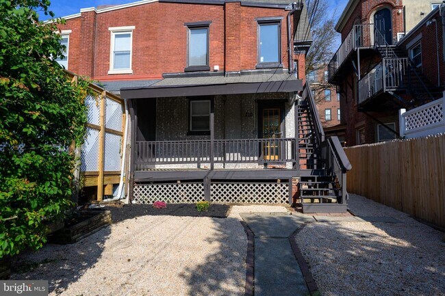 Building Photo - 210 E Gay St