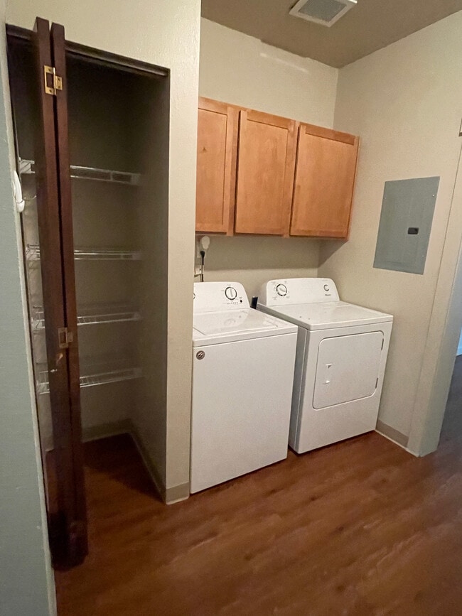 Prairie Heights 401 10th St SW Watford City, ND Apartments for Rent