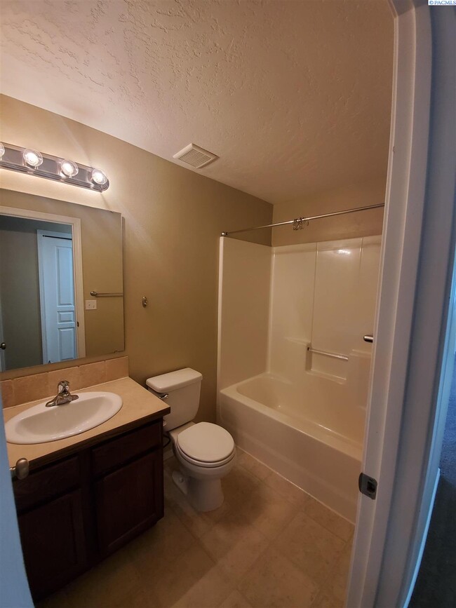Foto del edificio - 6302 Maryhill Ln