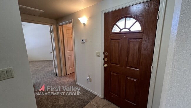 Building Photo - 2 Bedrooms, 2 Baths