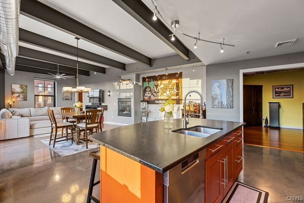 Foto principal - 211 W Jefferson St