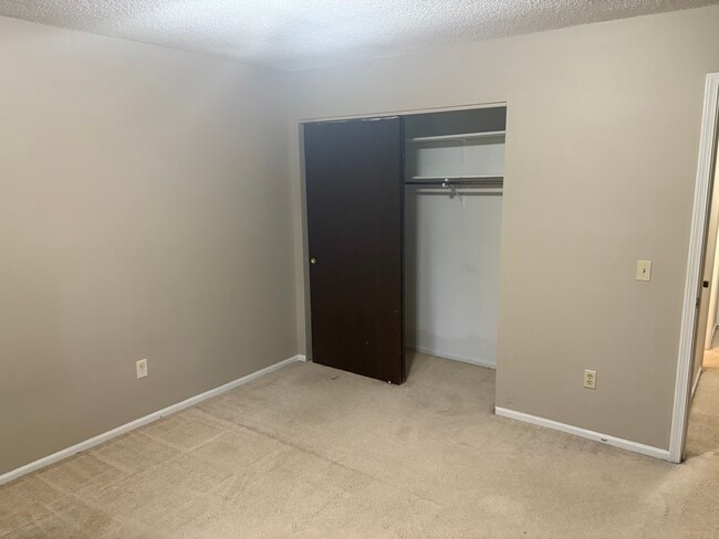Building Photo - 3516 Kendale Dr