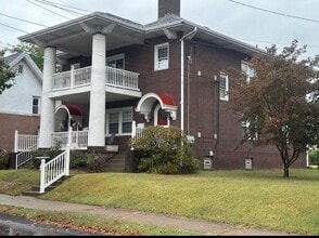 Building Photo - 211 Woodlawn Ave