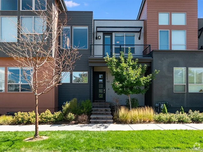 Building Photo - 5054 Valentia St