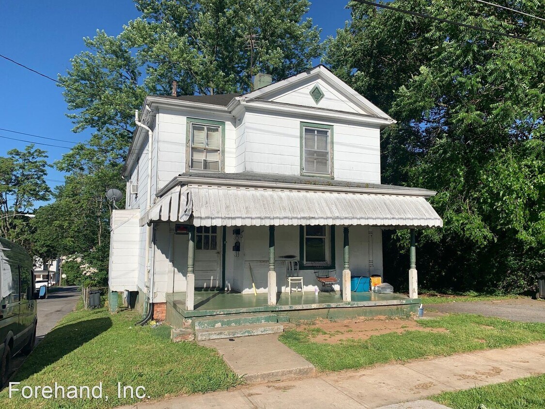 1221 Tilden Ave
