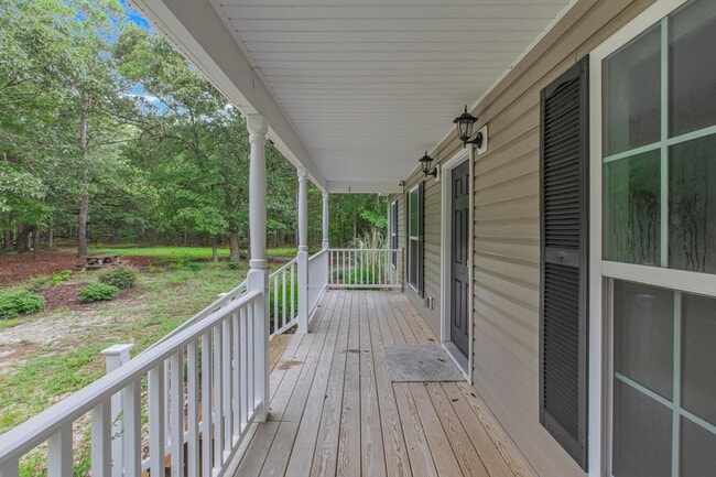 Building Photo - Charming 3-Bedroom Home on Large Acreage L...
