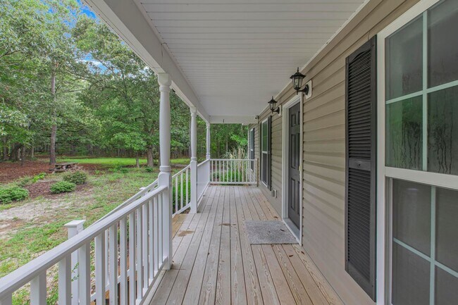 Foto del edificio - Charming 3-Bedroom Home on Large Acreage L...
