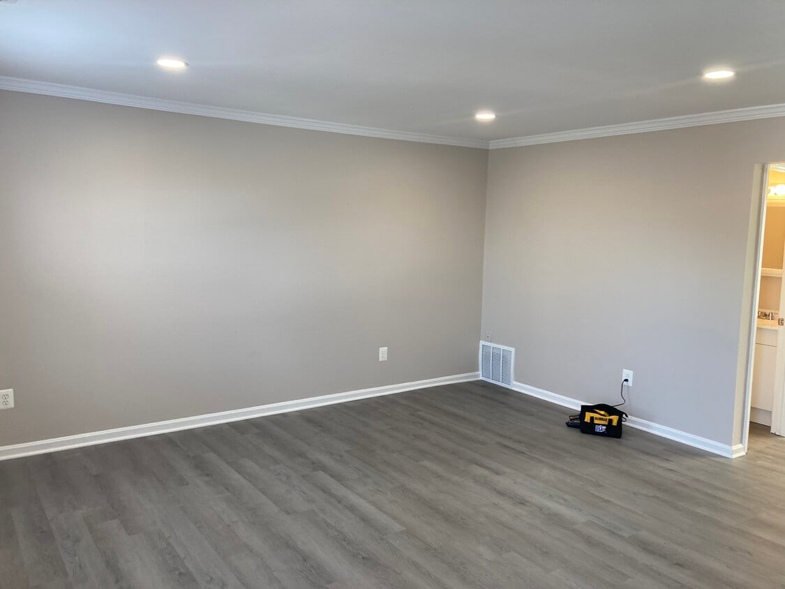 Foto principal - 1605 Addison Rd S