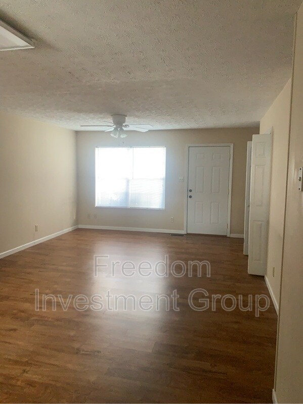Foto del edificio - 2517 Cedar Ln