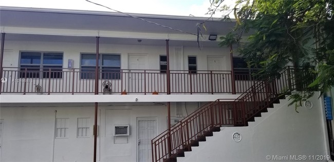 Foto del edificio - 607 NE 123rd St