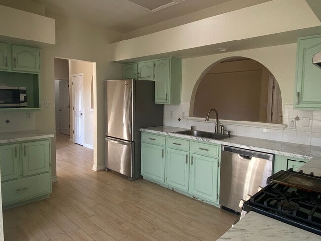 Building Photo - 617 Cielo Vista Ct