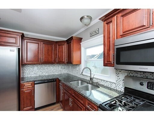 Building Photo - 496 Cabot St