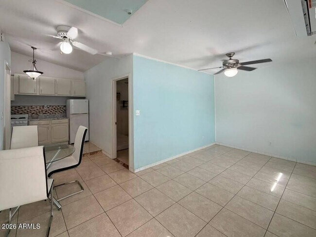 Building Photo - 2923 W Keim Dr