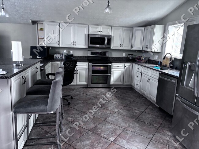 Foto del edificio - 8 Pinehurst Ct