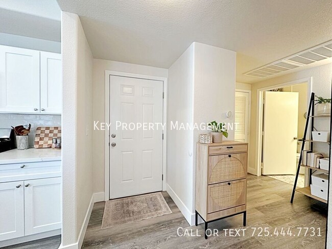 Building Photo - 8250 N Grand Canyon Dr
