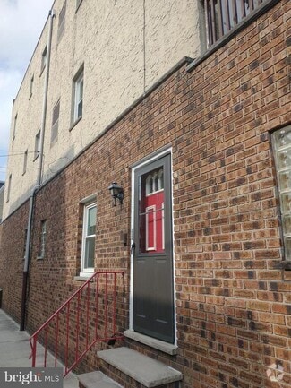 Building Photo - 1529 W Porter St