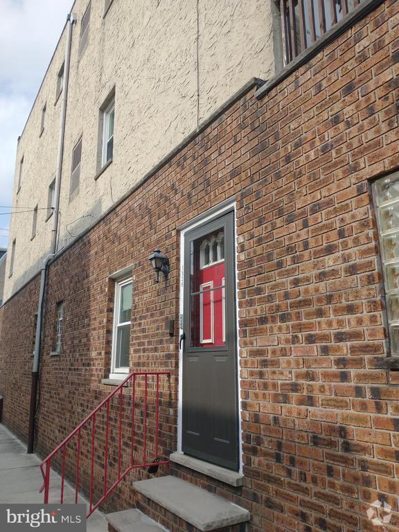 Building Photo - 1529 W Porter St