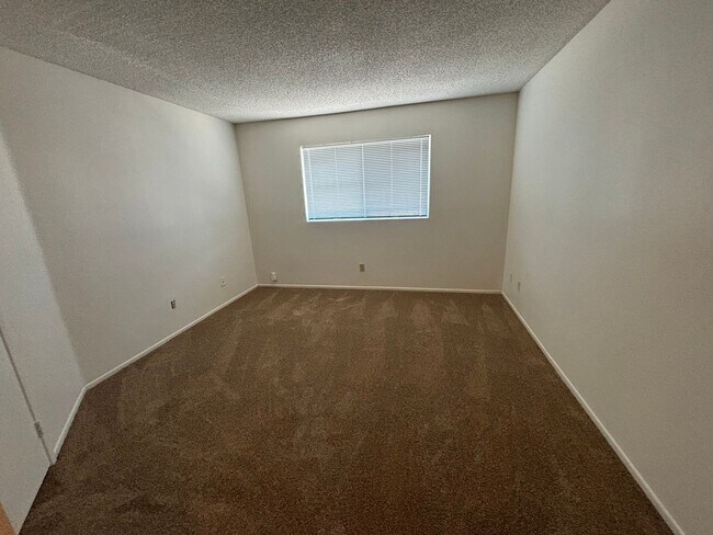 Foto del edificio - Modern and Spacious 3-Bedroom Townhome in ...