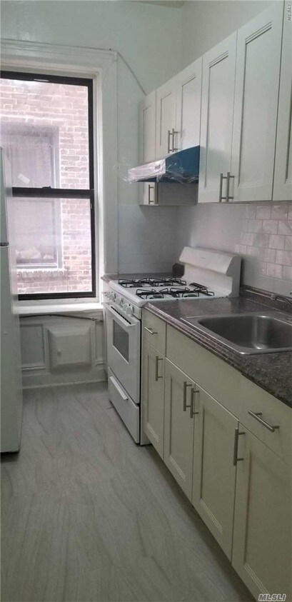 Foto principal - 33-07 83rd St