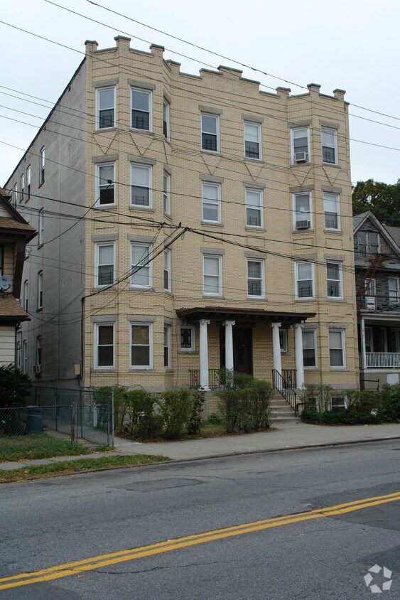 Building Photo - 100 McLean Ave