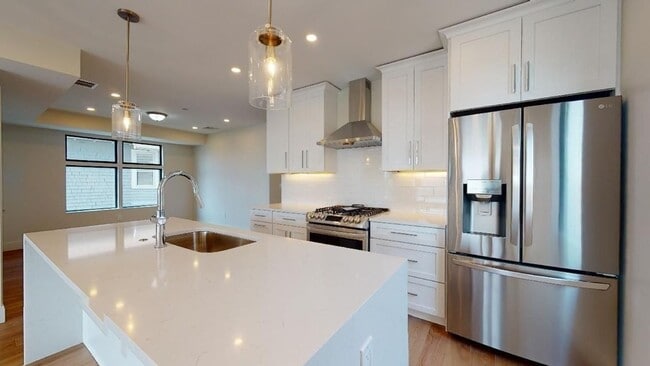 Building Photo - 41 Gladstone St