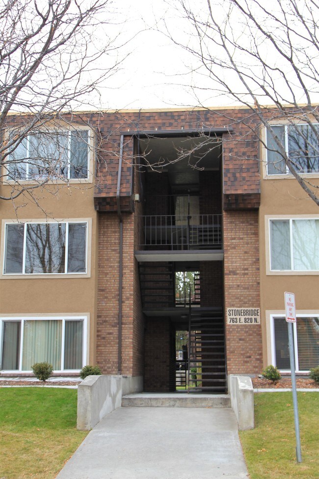Building Photo - 758 N 900 E