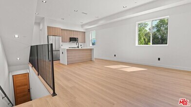 Building Photo - 10842 Peach Grove St