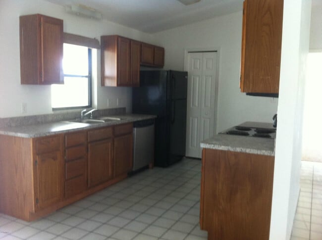 Building Photo - 111 Lura Ln