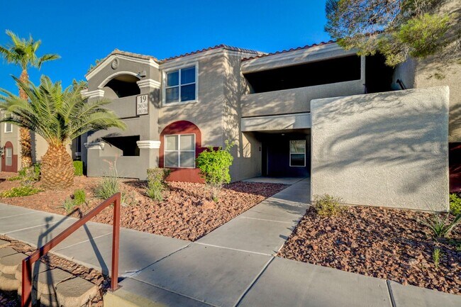 Foto del edificio - Charming 3 Bedroom Upstairs Condo in a Gat...