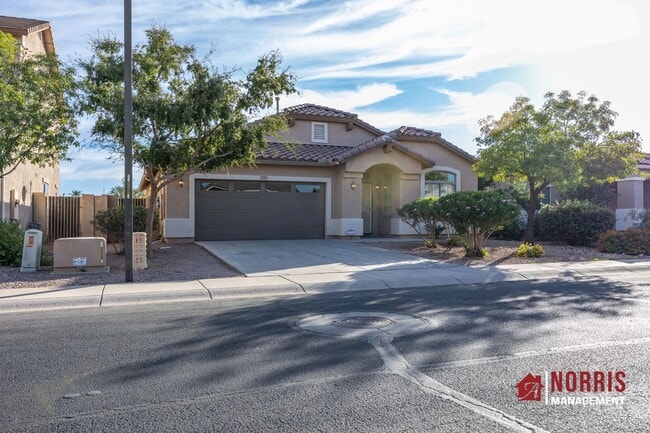 Building Photo - Beautiful Home Available NOW!
