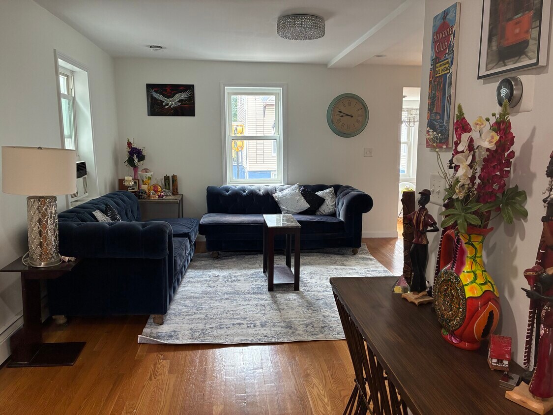 Primary Photo - 213 Rindge Ave