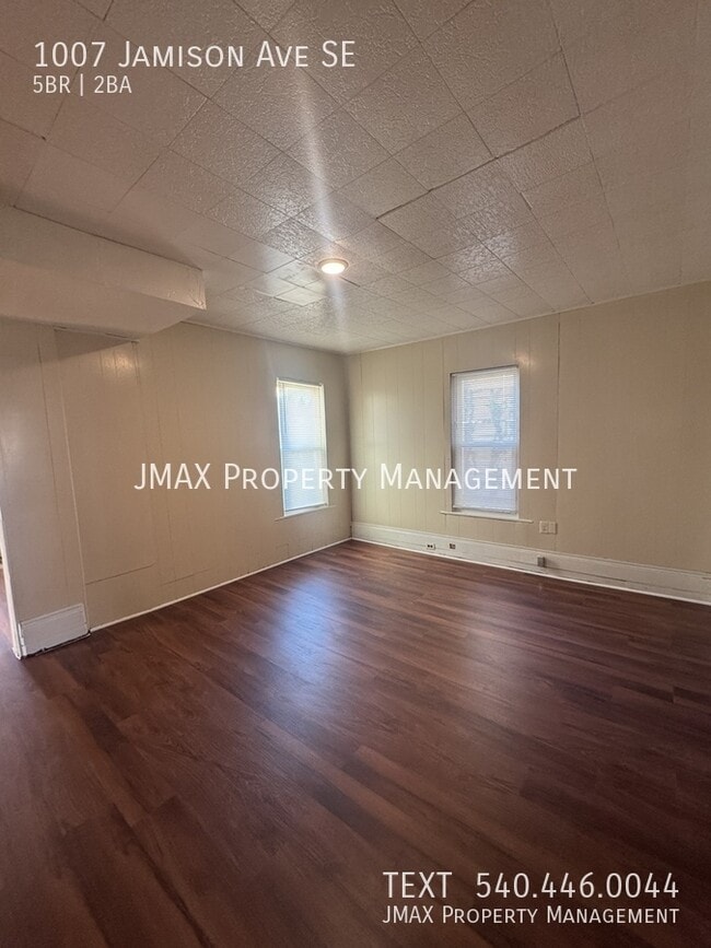 Foto del edificio - 1007 Jamison Ave SE