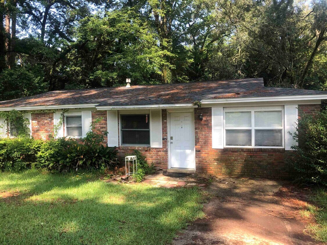 Primary Photo - 2406 Balsam Terrace