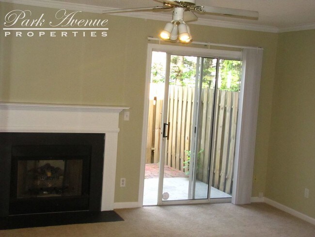 Foto del edificio - 622 Emerald Cove Dr--Pending Lease