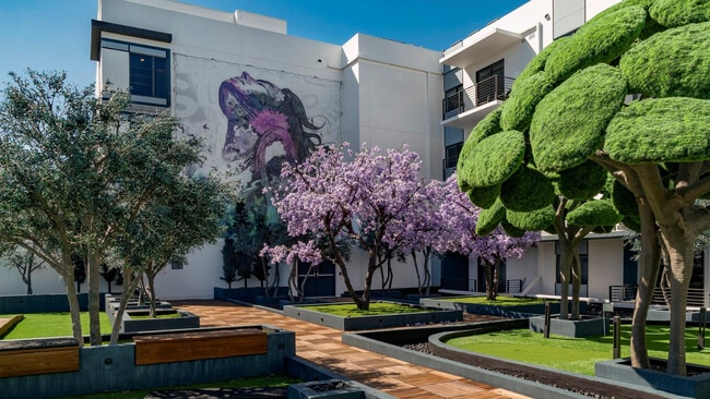 Foto del edificio - 425-475 E Atlantic Blvd