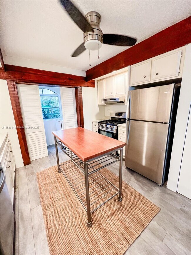 Foto del edificio - 320 W 55th St