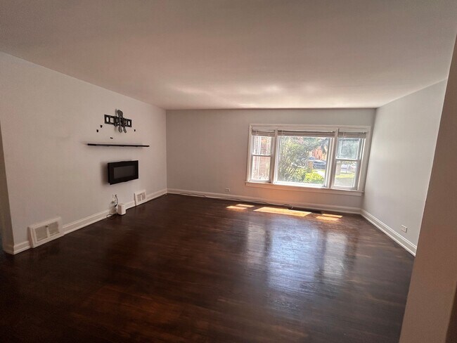 Foto del edificio - 10518 S Artesian Ave
