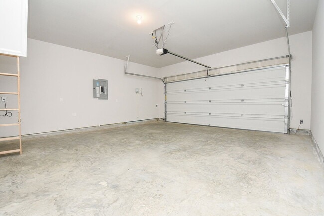 Building Photo - 16493 Moss Ln
