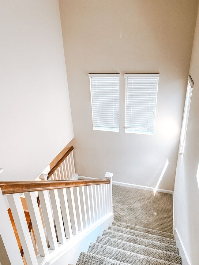 Building Photo - Executive Home in Dublin Available!