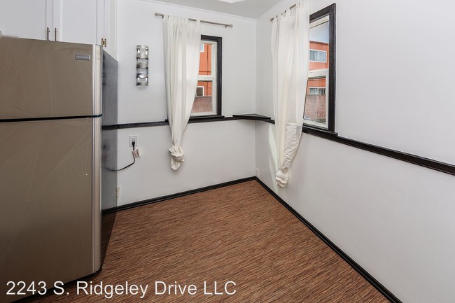 Building Photo - 2243 S Ridgeley Dr