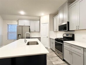 Building Photo - 6004 Horsetail Dr