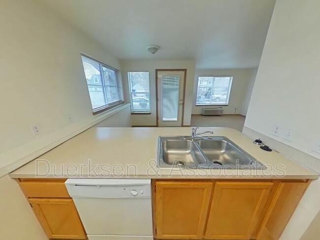 Foto del edificio - 2950 NW Tyler Ave