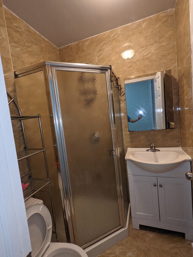 Foto del edificio - 2462 64th St