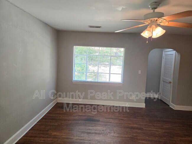 Foto del edificio - 111 Hollyberry Ln