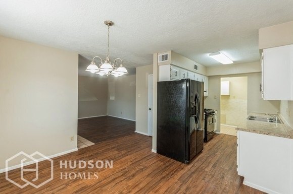 Building Photo - NOW AVAILABLE! 404 Shirley Street Northeas...