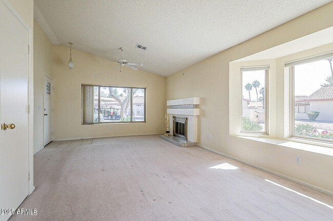 Building Photo - 1120 N Val Vista Dr