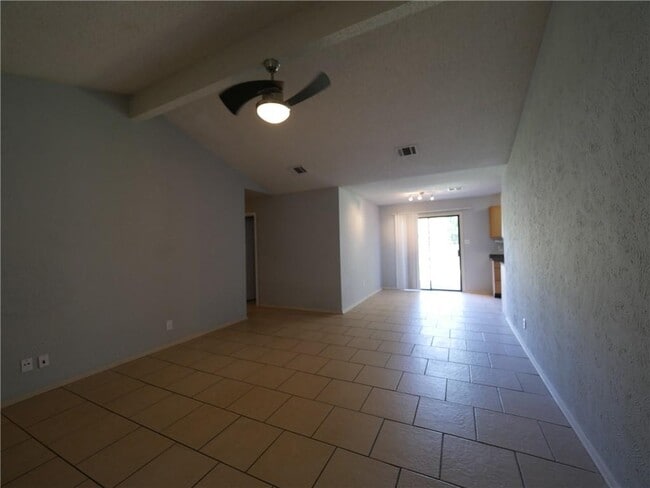 Building Photo - 800 Live Oak Dr