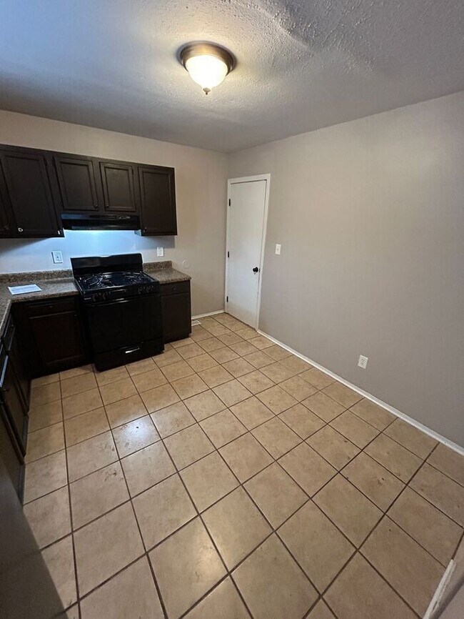 Foto del edificio - Charming 3-Bedroom Home in a Convenient Lo...