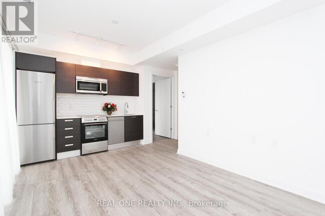 Building Photo - 42 Charles St E